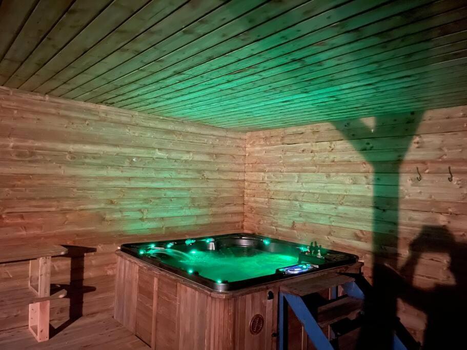 John The Mills Cottage Spahot Tub Private Beach ドネゴール エクステリア 写真