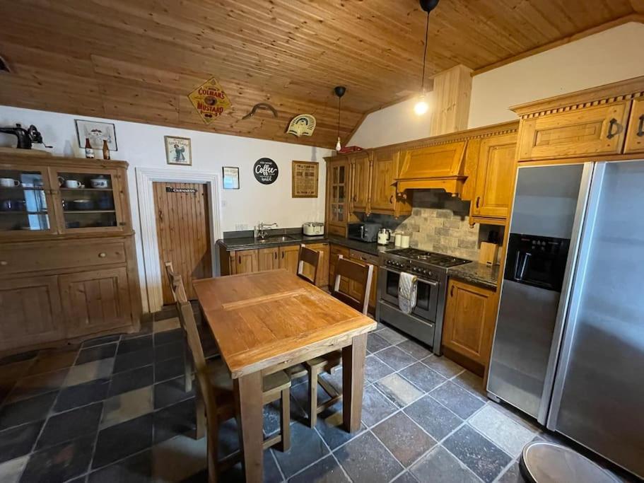John The Mills Cottage Spahot Tub Private Beach ドネゴール エクステリア 写真